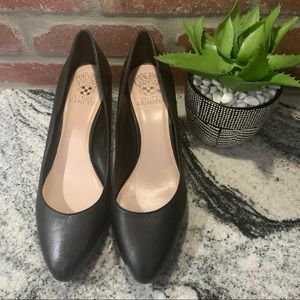 Vince Camuto heels size 10 like new
